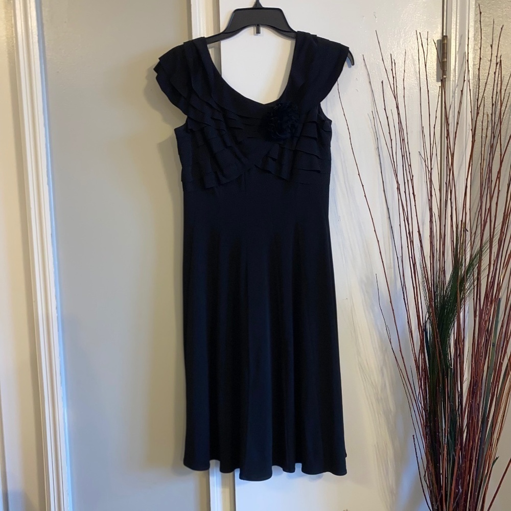 London Times size 6 ladies black knee length dress
